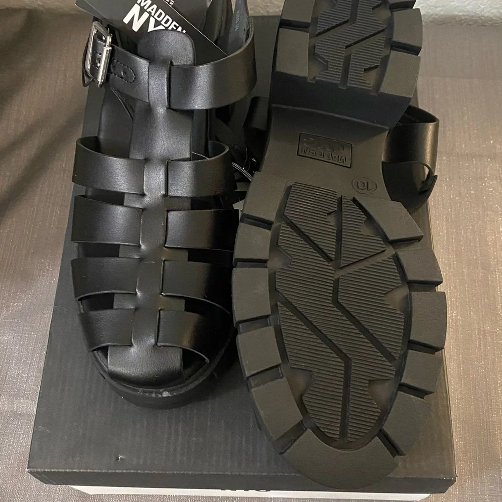 Trendy Black Platform Sandals - Picture 3 of 4